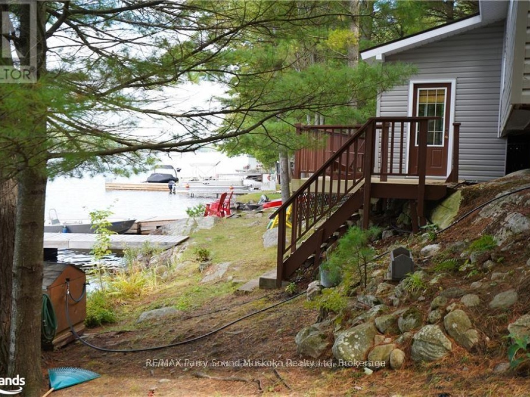 121 Healey, Healey Lake