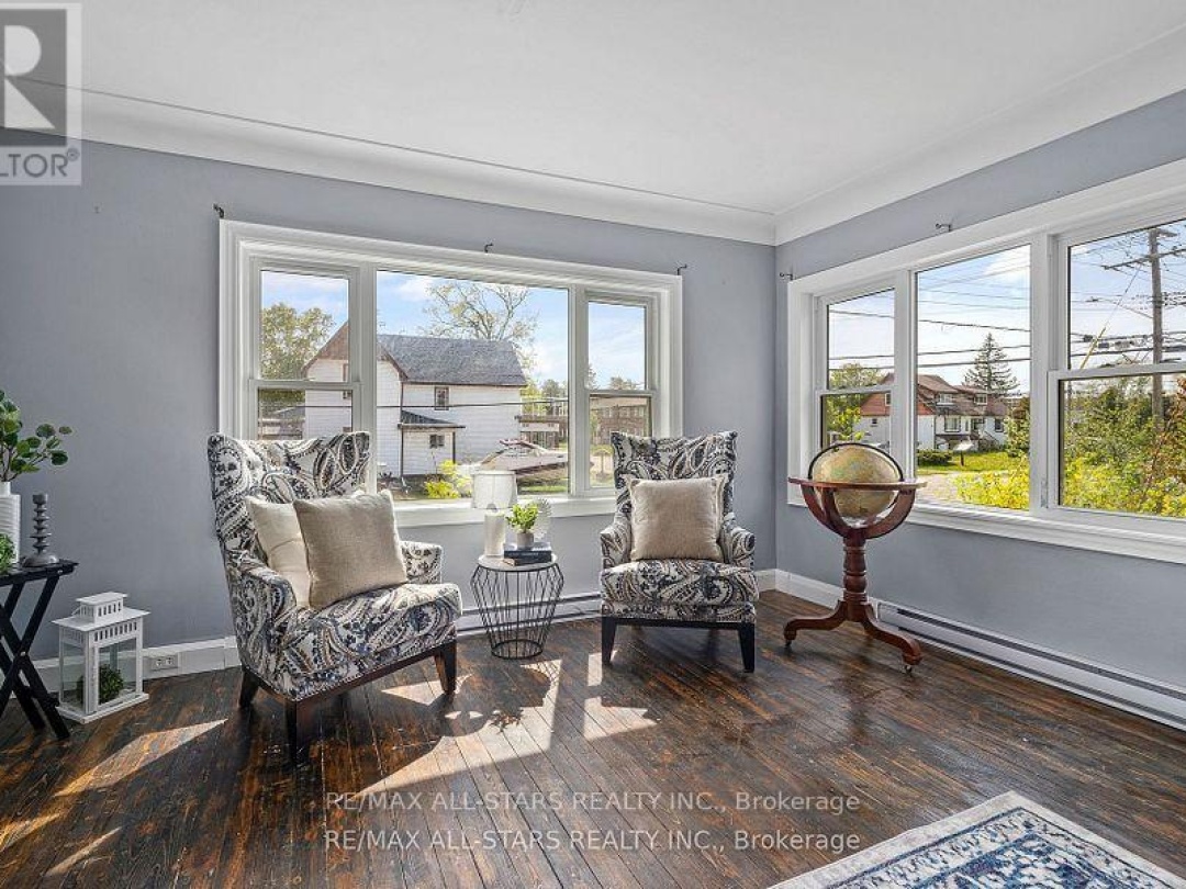 61 FRANCIS STREET E, 