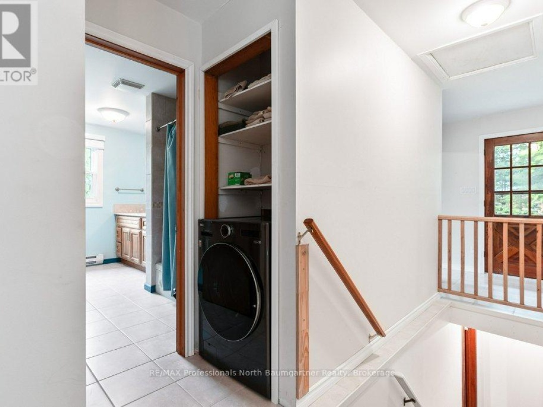 1080 Queen's Line Road, Minden Hills