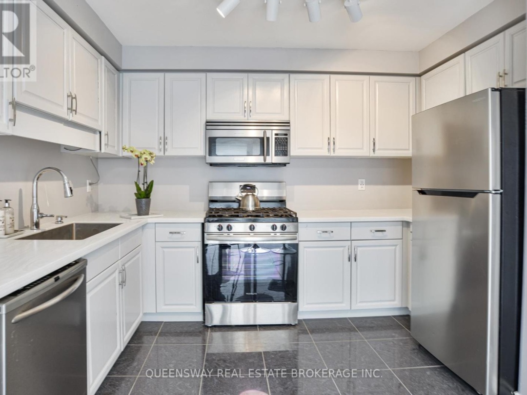 10 LEWIS DRIVE, Orillia