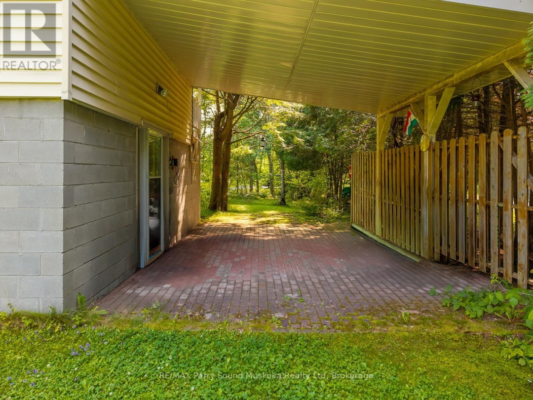 86 LAKESIDE CRESCENT, 