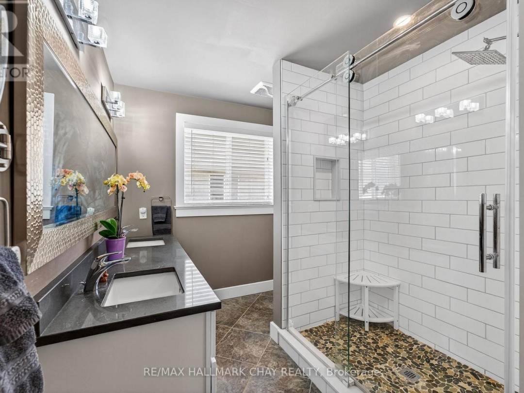 3159 BASS LAKE SIDE ROAD E, 