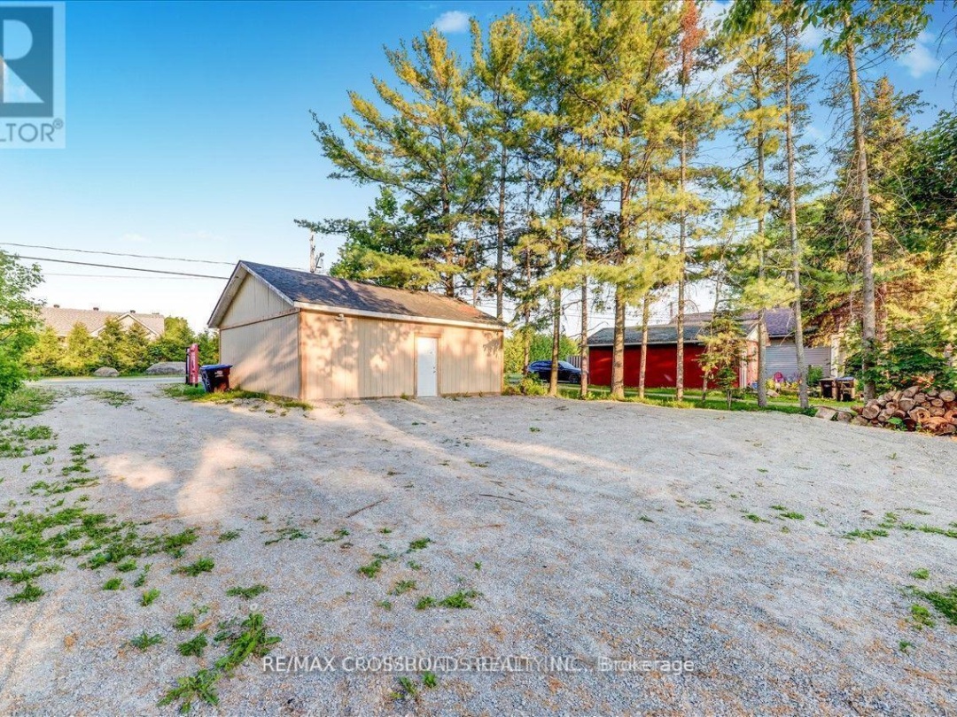 5794 Victoria Park Road, 