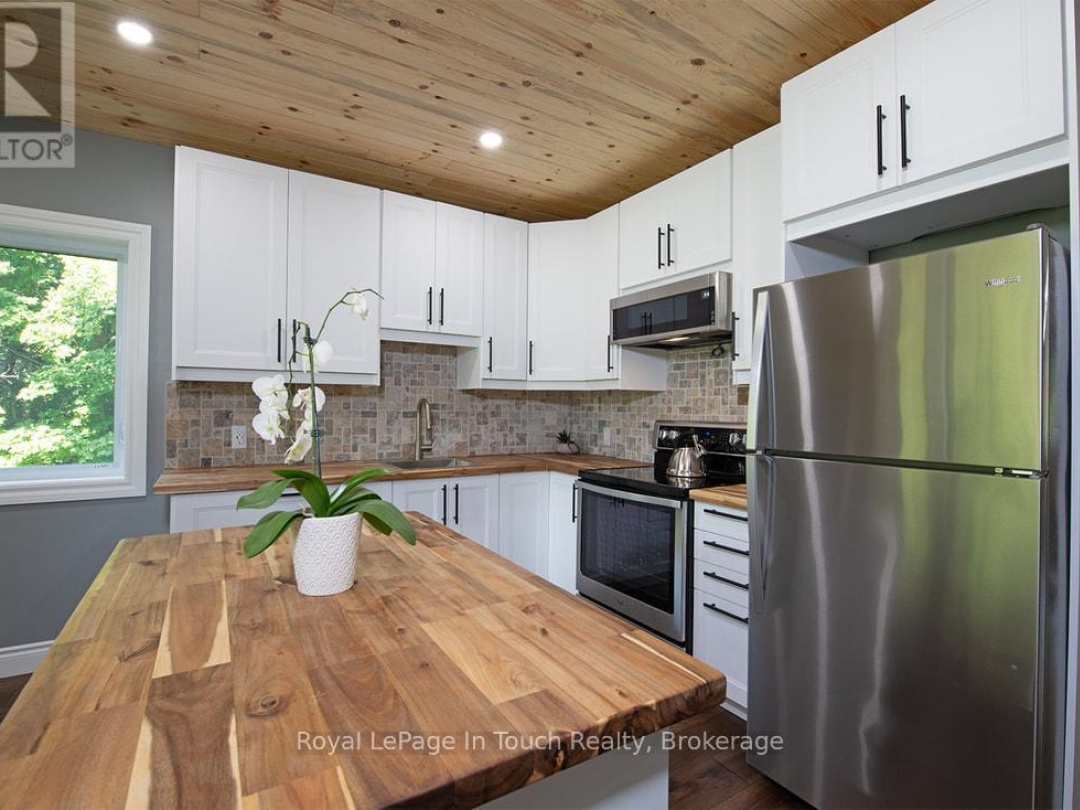 3010 Matchedash Street, Matchedash Bay