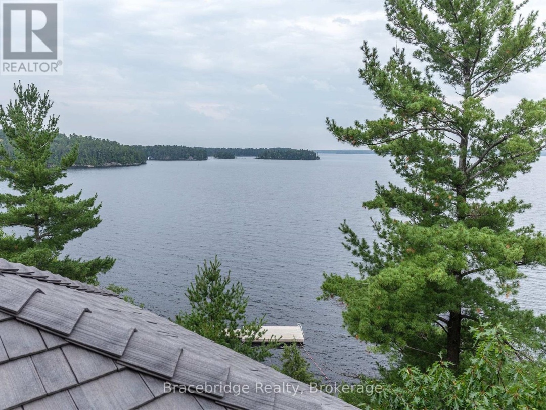A202 D1 1869 Muskoka Rd 118 Highway W, 