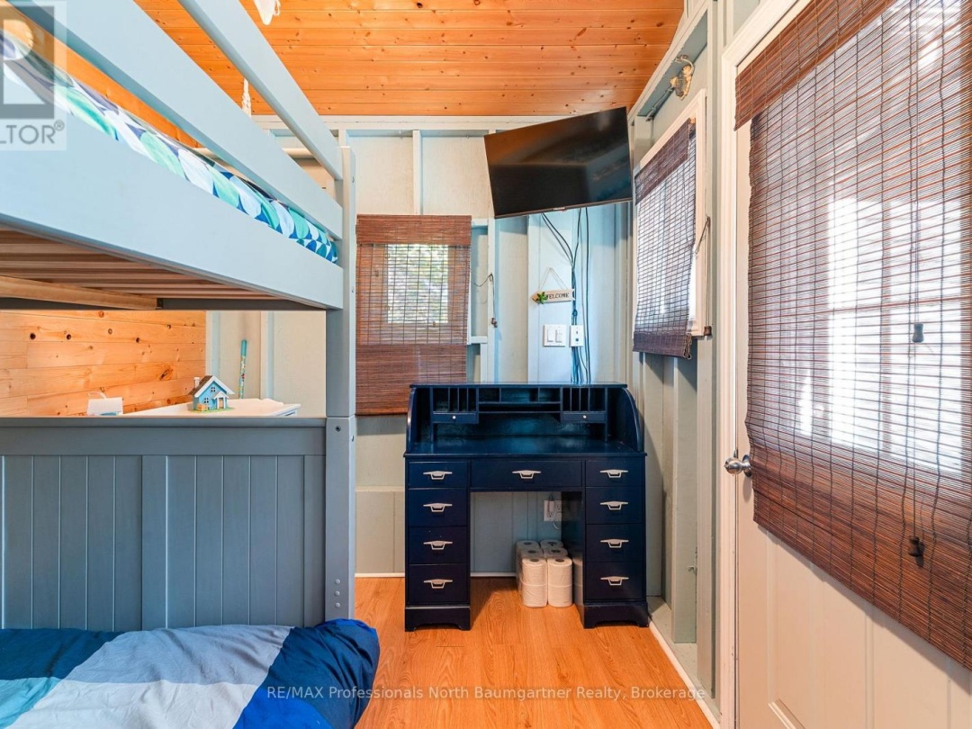 1086 CAMERON LANE, 