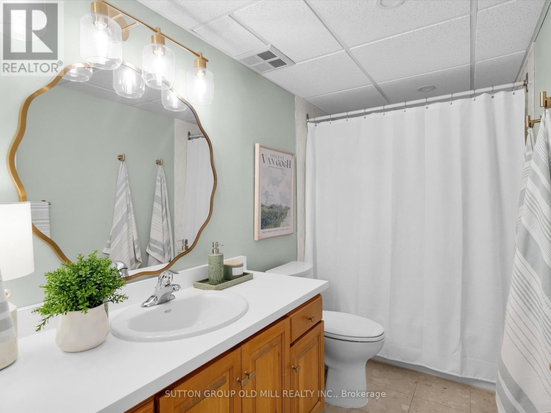 203 26 Deerhurst Drive, Peninsula Lake