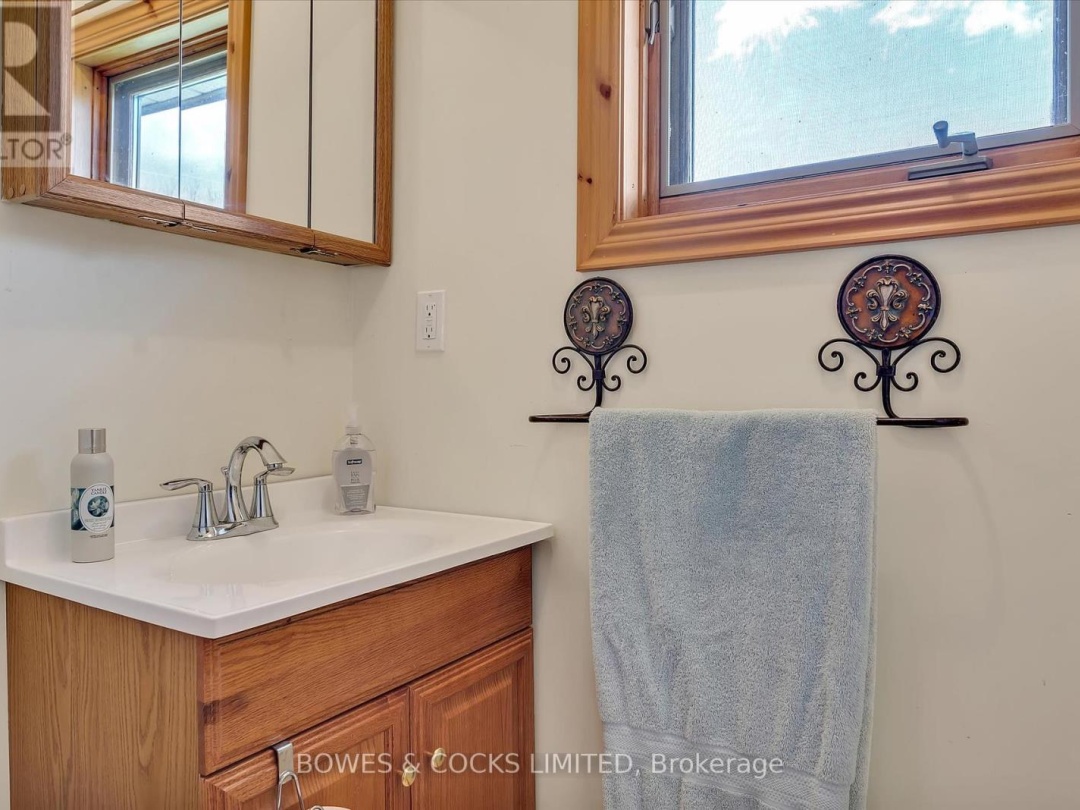 240 Lakeshore Drive, Pigeon Lake