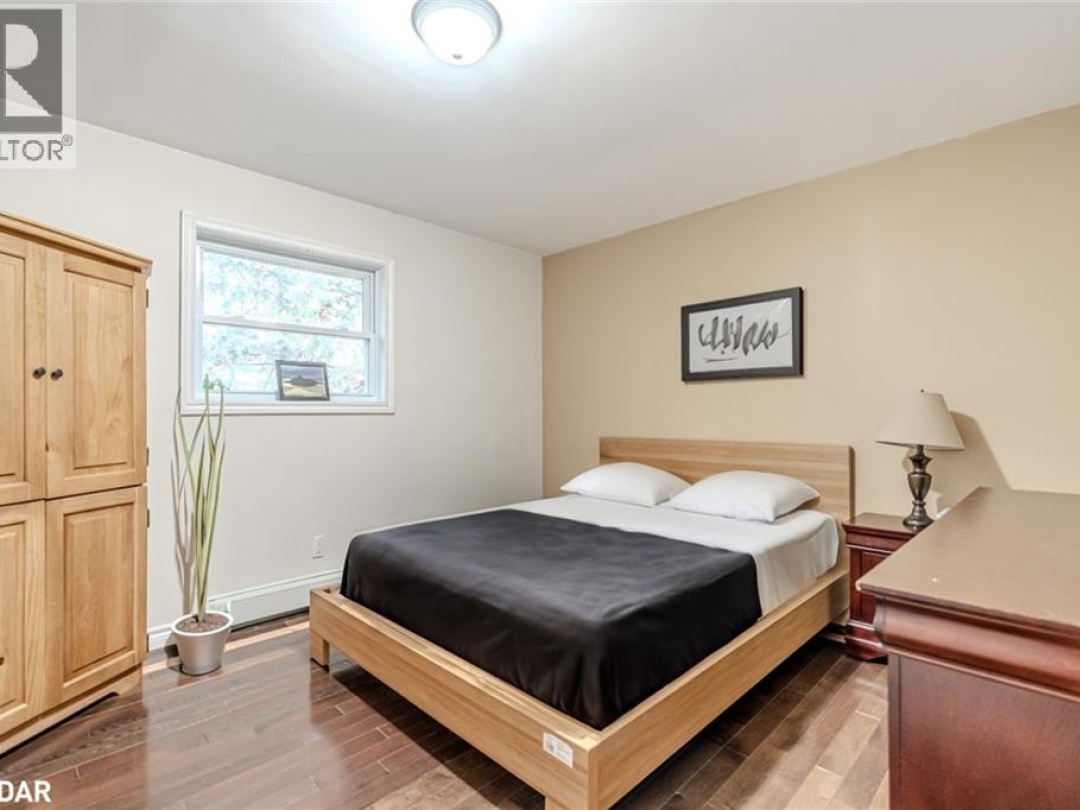 4 CLOVER Court, 