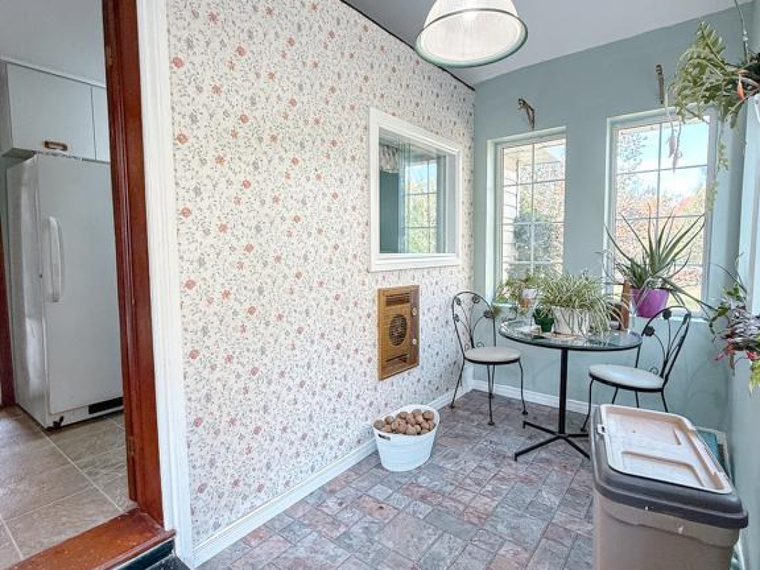 1862 DIVISION ROAD W, 