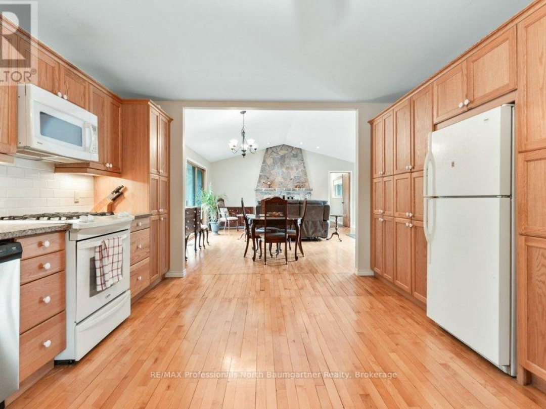 1080 Queen's Line Road, Minden Hills