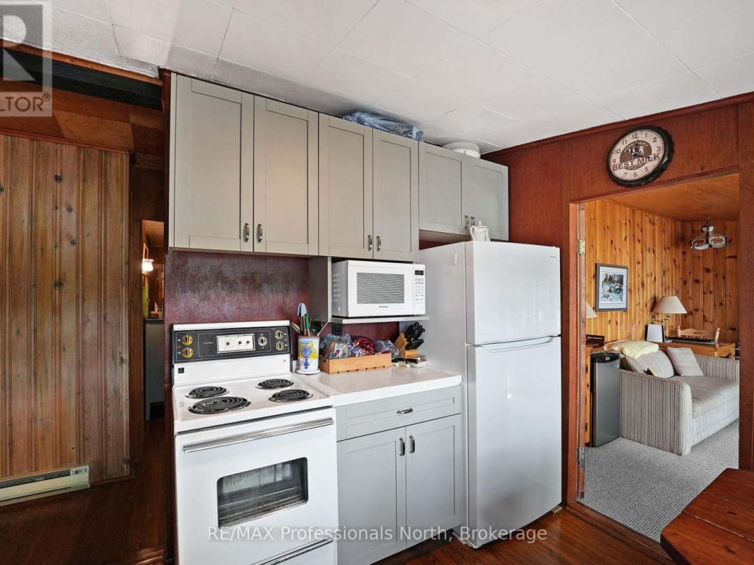 1089 AUTUMN LANE, 