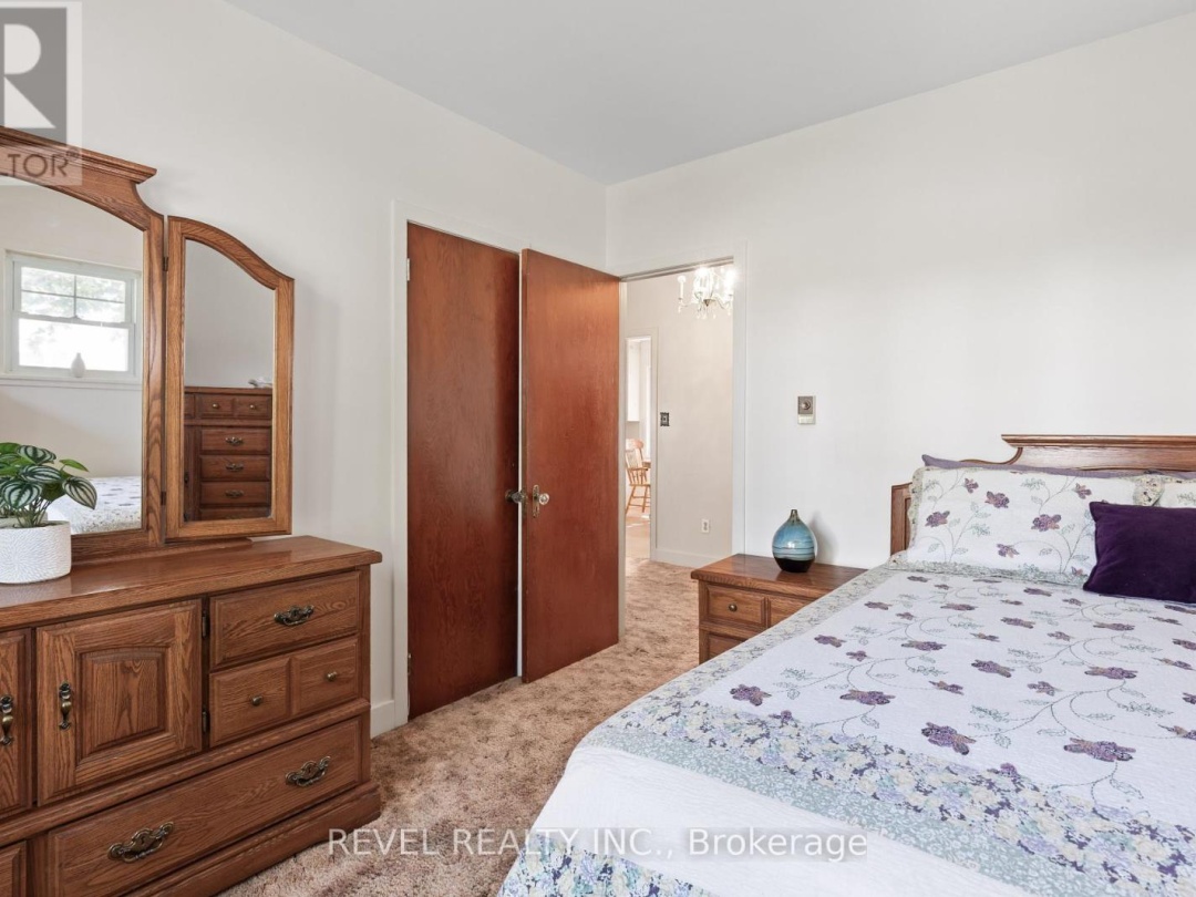 72 KING STREET W, 