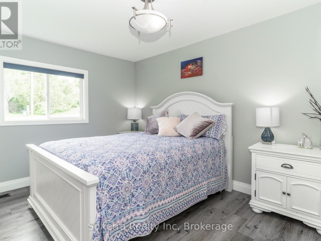 160 WAGNER ROAD W, 