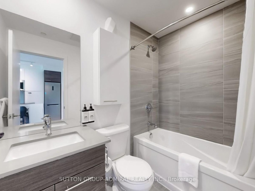 209 - 120 CARRICK TRAIL, 