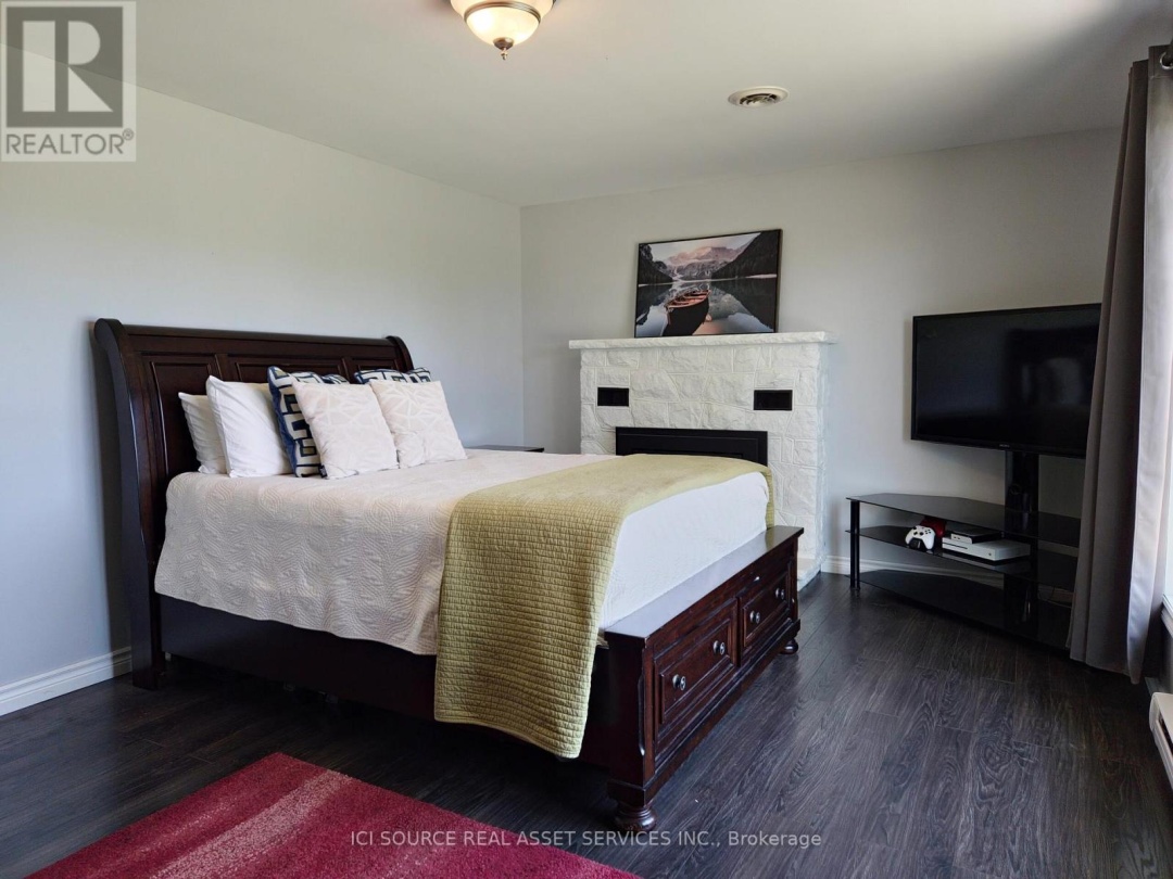 653 SIMCOE STREET, 