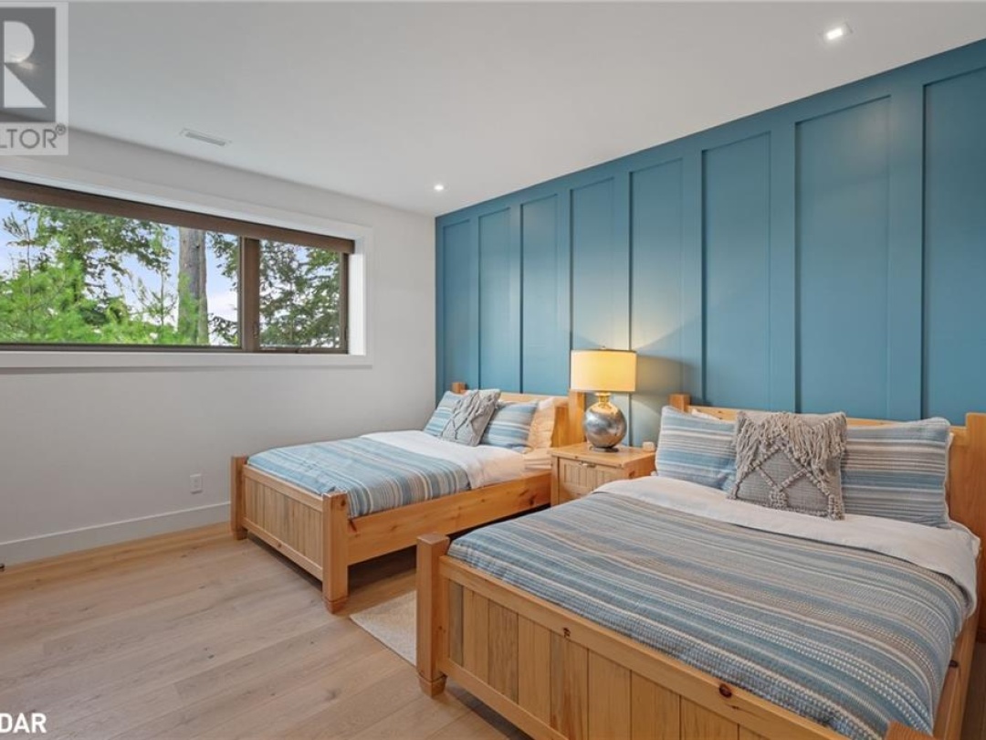 124 CLAREN CRESCENT Crescent, 