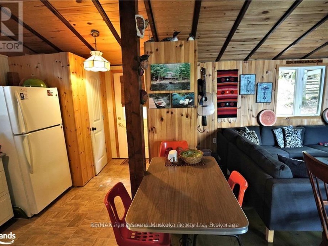 121 Healey, Healey Lake