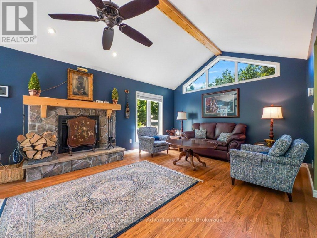 3 LYNDSEY LANE, Manitouwabing Lake