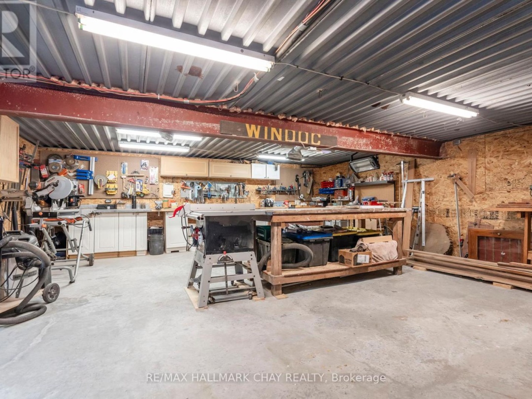 403 MOONSTONE ROAD E, 