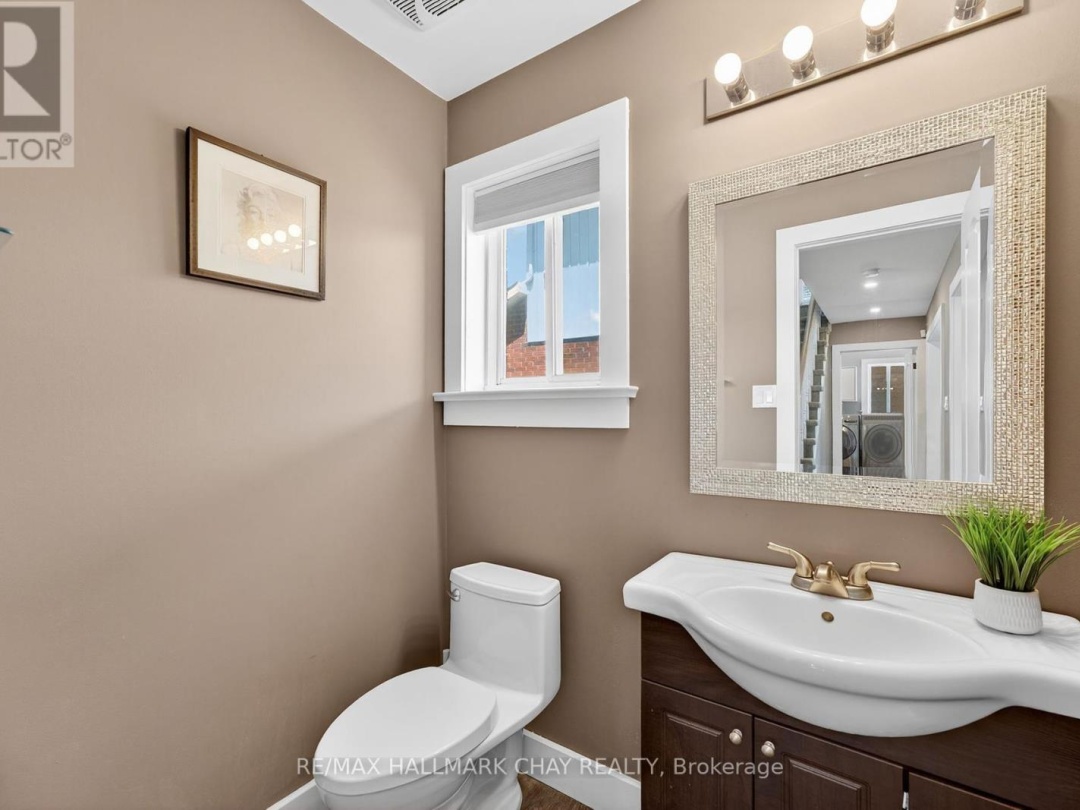 3159 BASS LAKE SIDE ROAD E, 