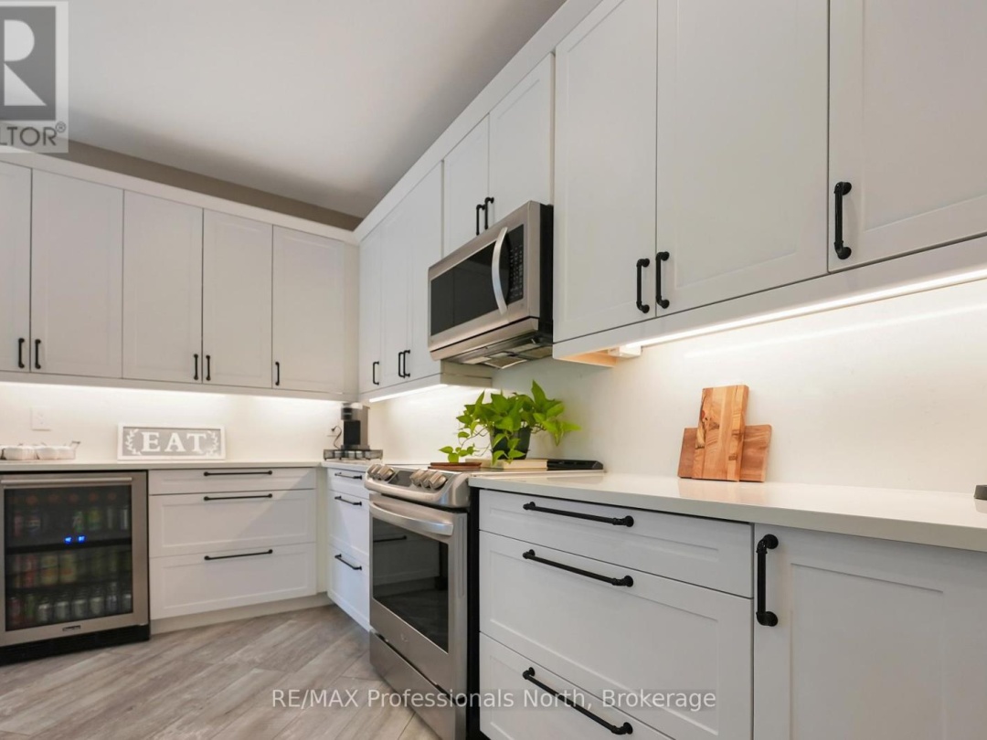 1034 Lone Wolf Crescent, Percy Lake