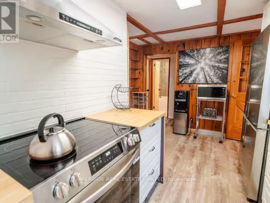1040 OAK ROAD, Kahshe Lake