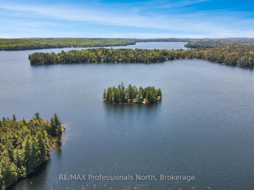 1004 Lipton Drive, Kennisis Lake