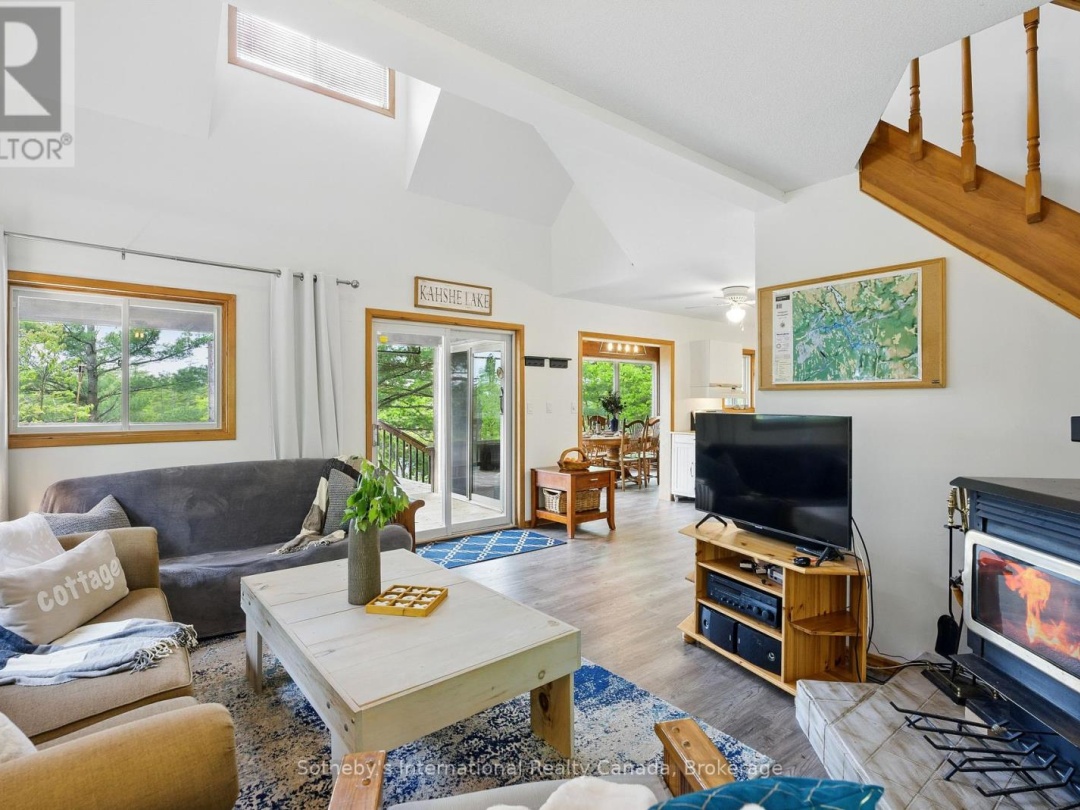 5760 Kahshe Lake, Kahshe Lake