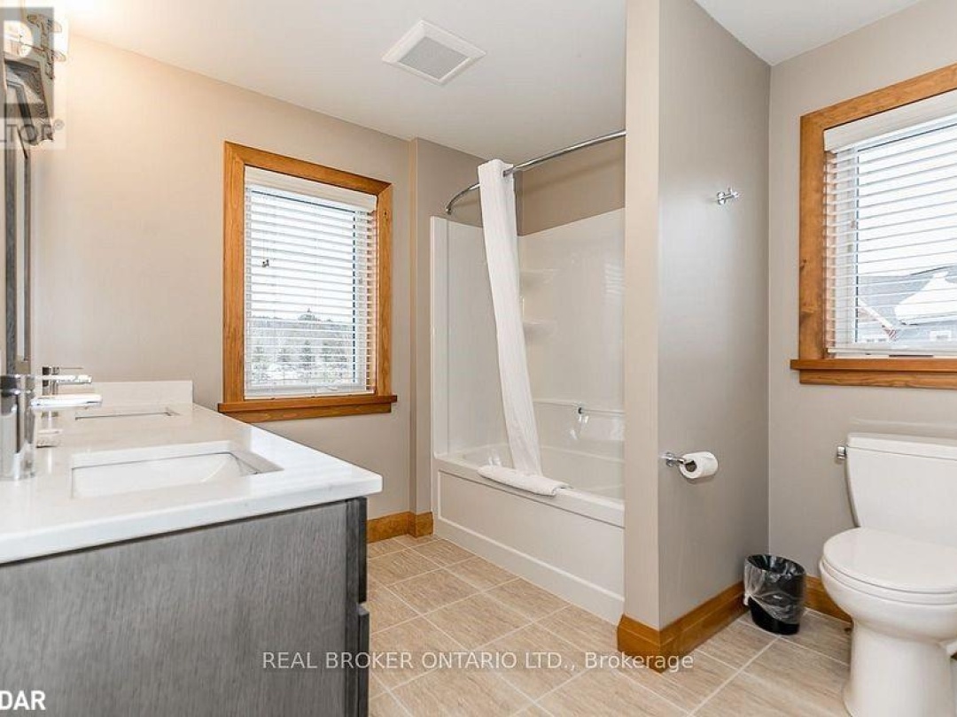 1841 Muskoka Road 118 Road W Unit# 1B, Lake Muskoka