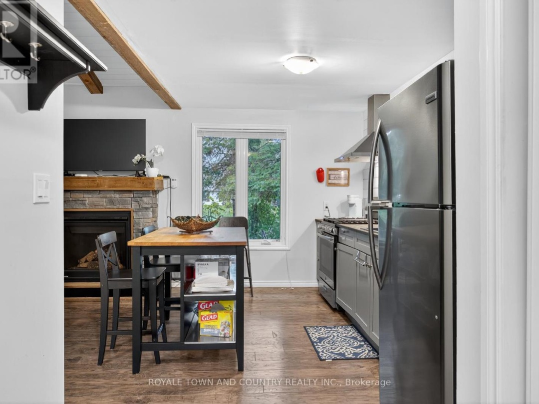 82 RIVERBANK ROAD, 
