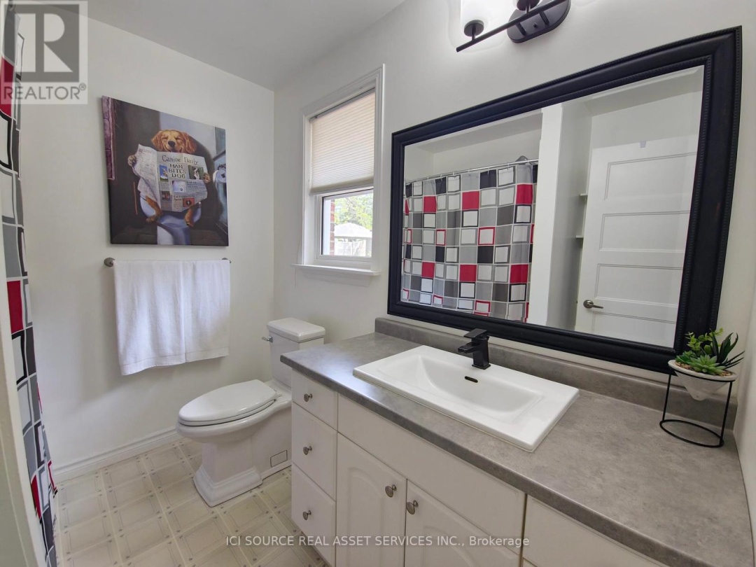 653 SIMCOE STREET, 