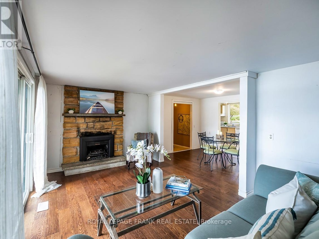 119 OAKDENE CRESCENT, 