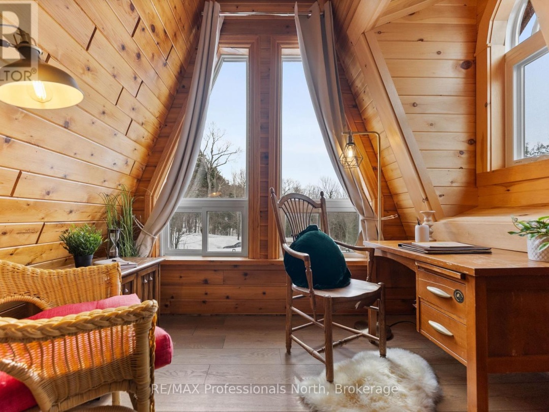1307 Watts Road W, Kennisis Lake
