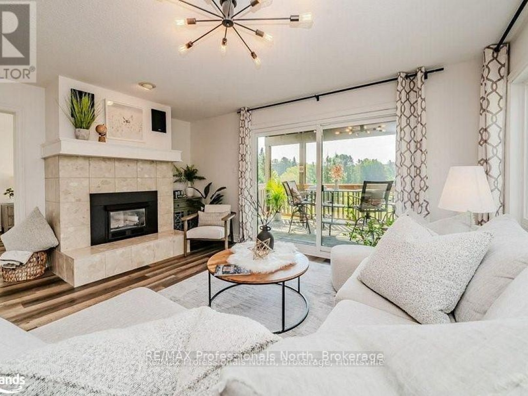105 33 Deerhurst Greens Drive, Peninsula Lake