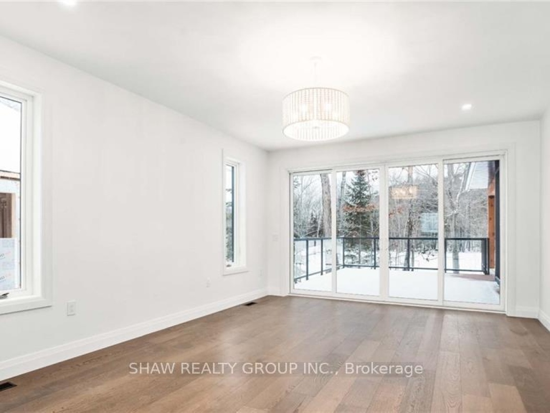 31 GLEN EAGLE COURT, 