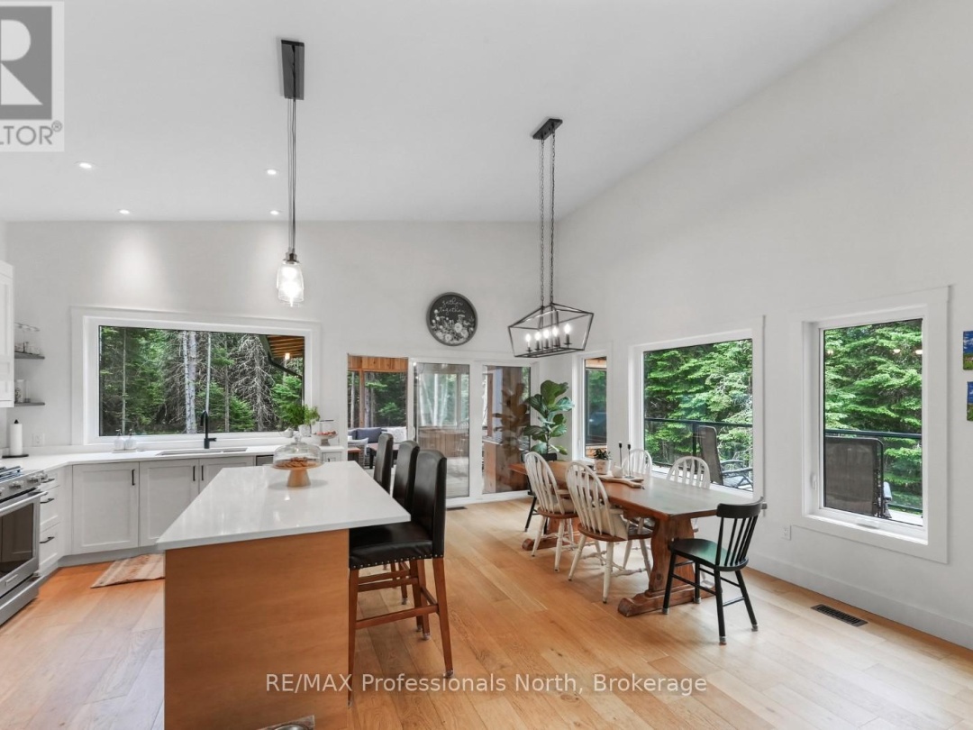 1086 STOTHART CREEK ROAD, 