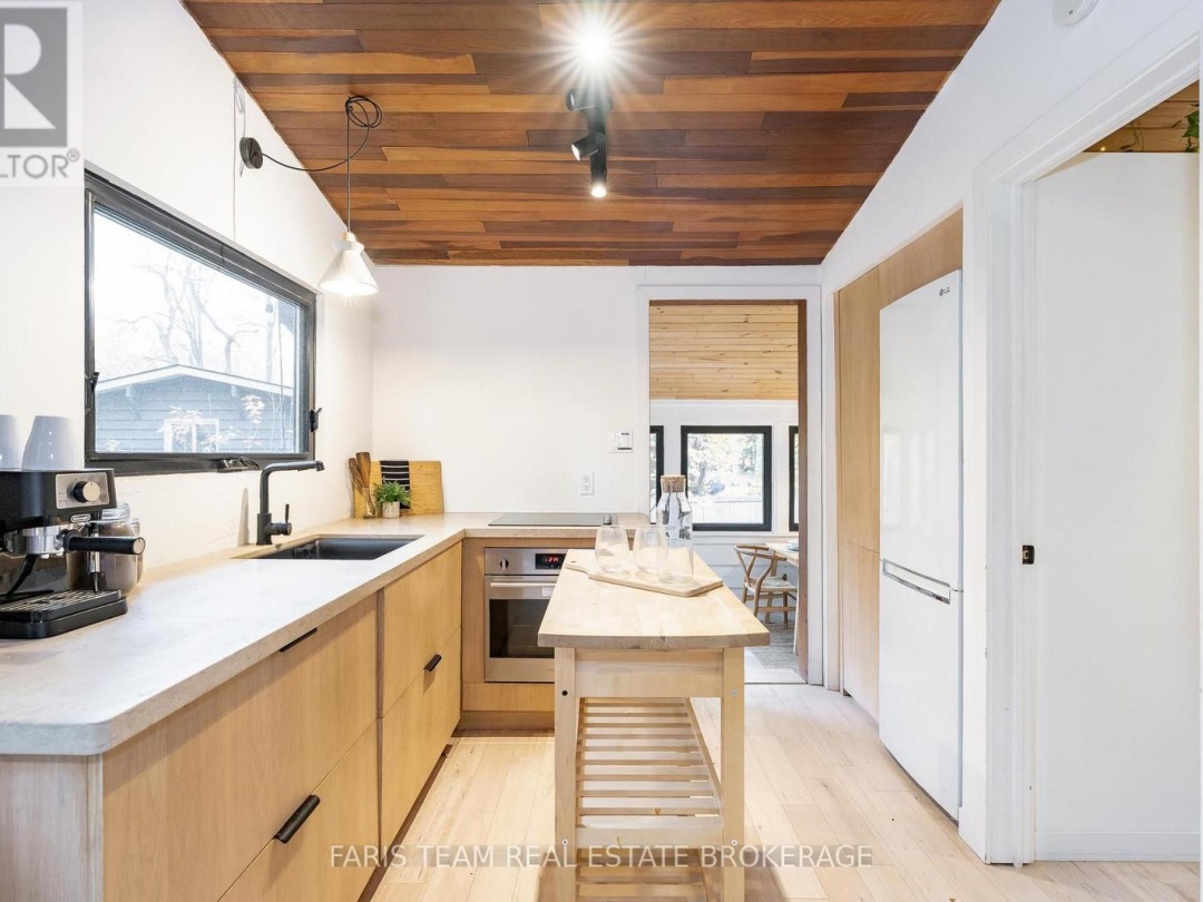 7475 ISLAND CRESCENT, 