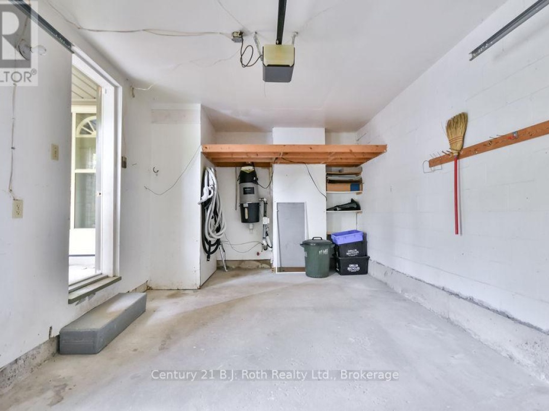 9 492 Laclie Street, Orillia