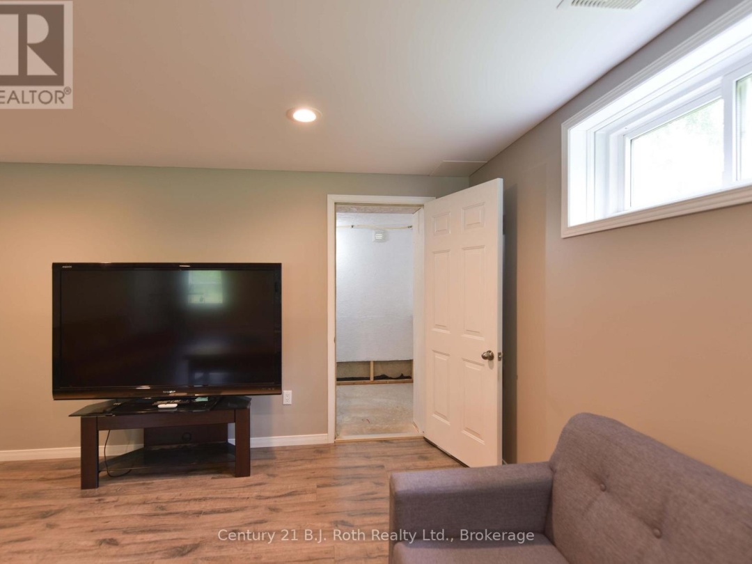 3516 Kirkfield Road, Dalrymple Lake