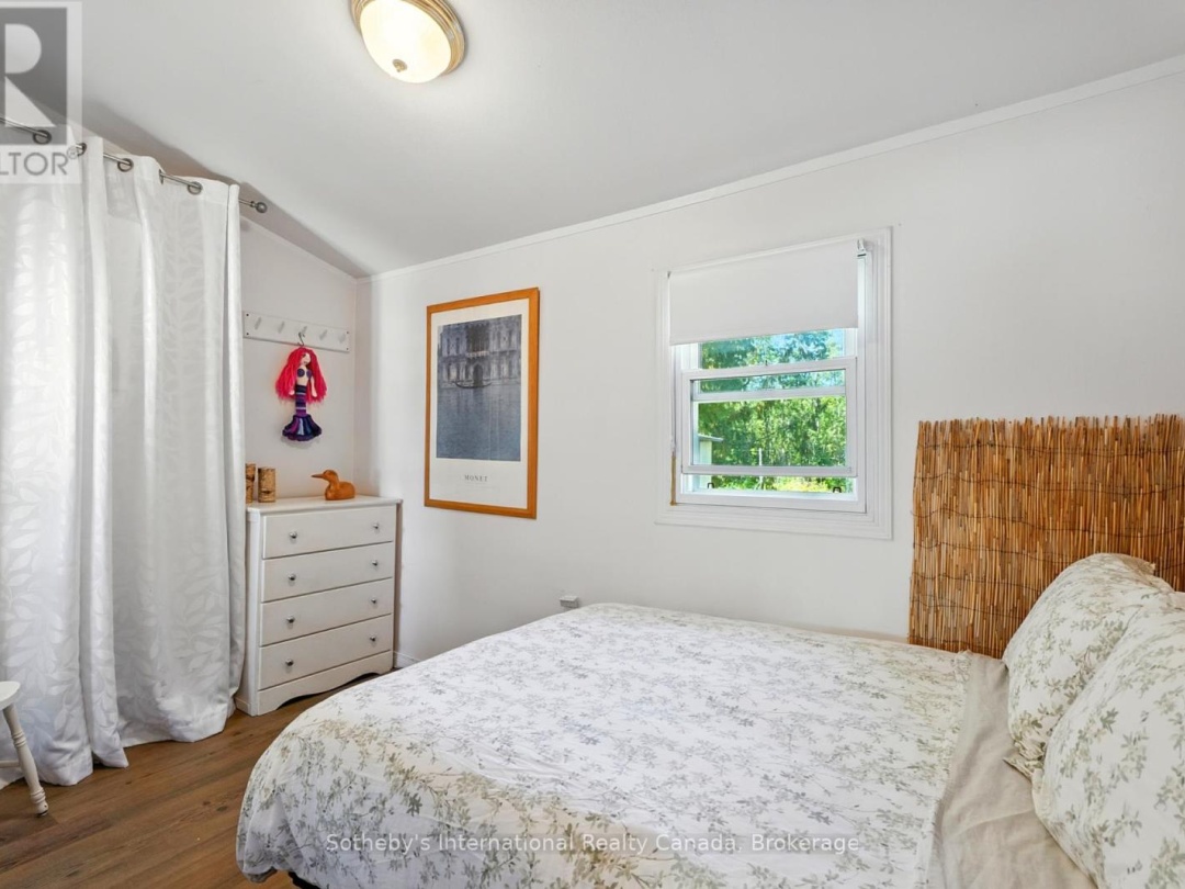 1118 SOUTH KAHSHE LAKE ROAD, 