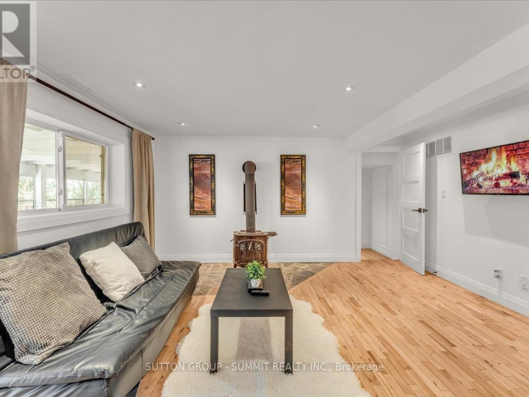 1 Windy Lane, Portage Lake