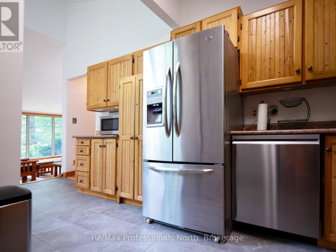 1008 SEVEN DWARFS CRESCENT, 
