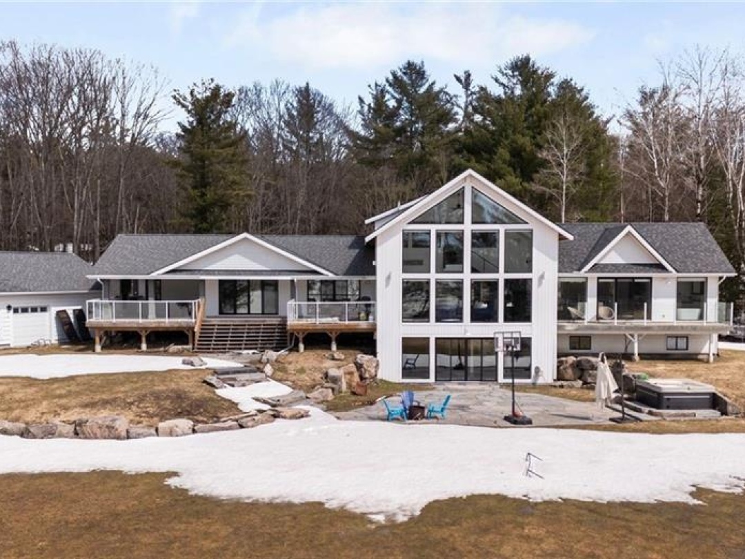 1331 South Monck Drive, Blanchard Lake