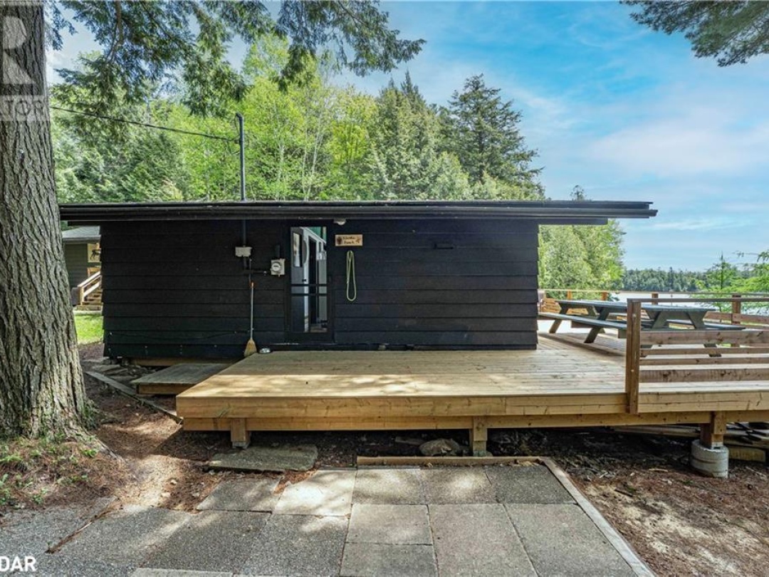 228 Macbeth Island Island, Wood Lake