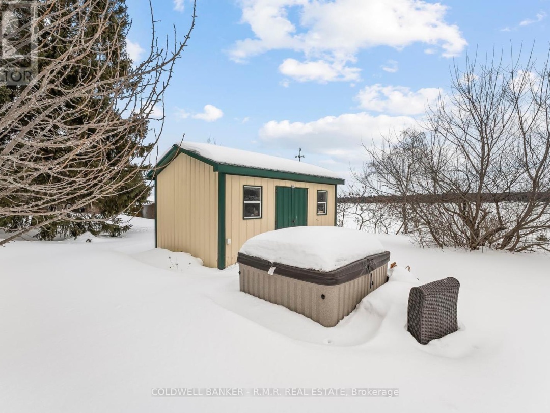 84 Pinewood Boulevard, Canal Lake