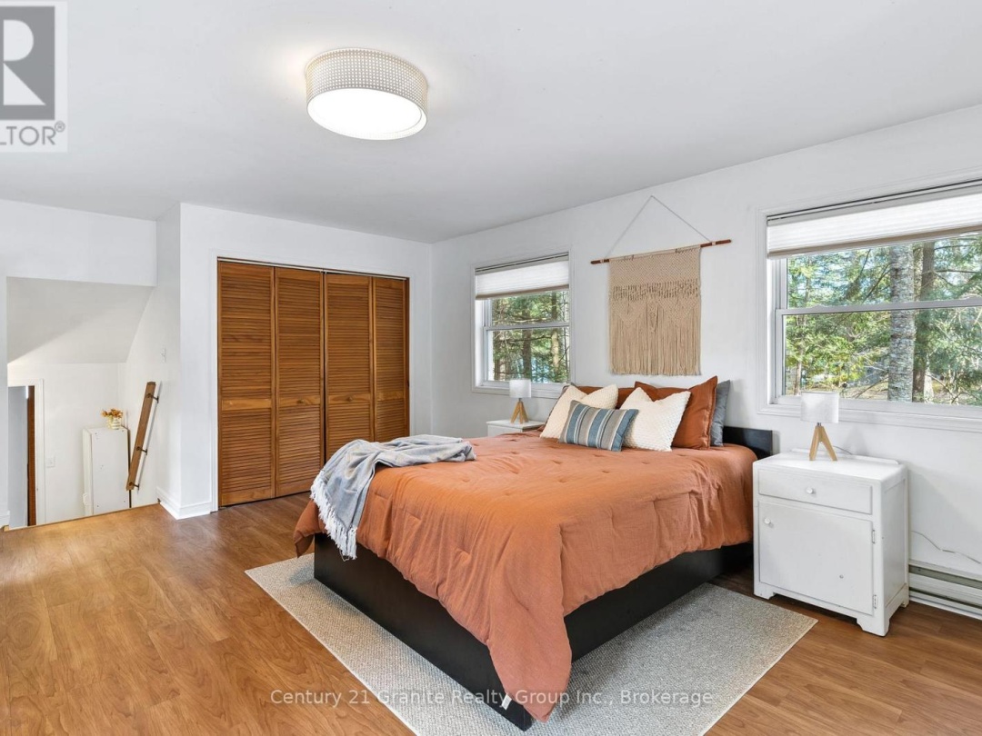 1027 Heney Trail, Big Hawk Lake
