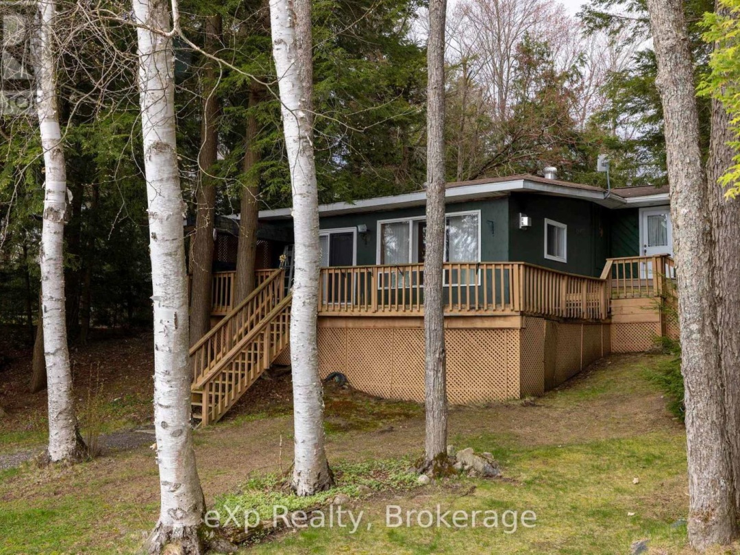 36 Roberts Lake Road E, Roberts Lake