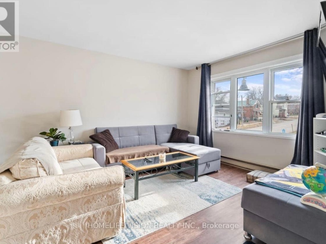 78 FRONT STREET S, 