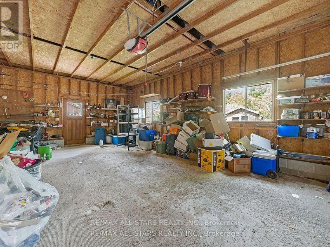 61 FRANCIS STREET E, 